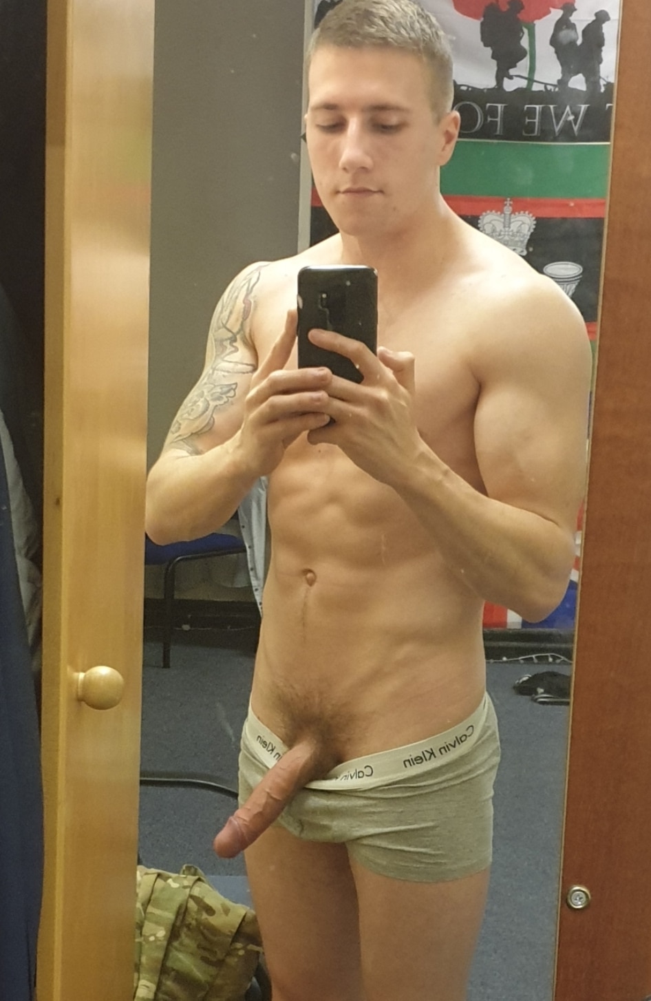 946px x 1454px - Big dick in the mirror - Penis Pictures