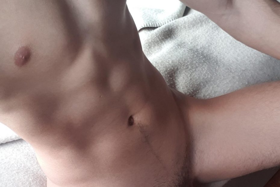 Big dick with trimmed pubes