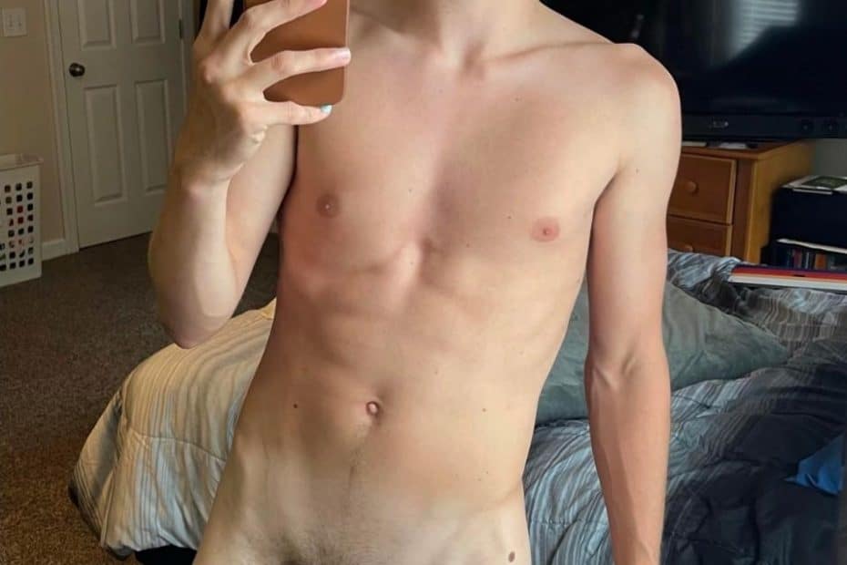 Sexy nude twink